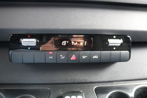 Mercedes-Benz eSprinter L2 H2 55 kWh Airco 270gr Achterdeuren Mercedes-Benz eSprinter L2 H2 55 kWh Airco 270gr Achterdeuren