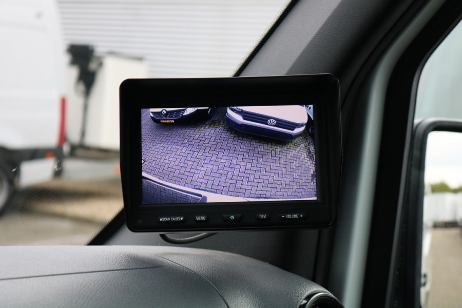 Mercedes-Benz eSprinter L2 H2 55 kWh Airco 270gr Achterdeuren Mercedes-Benz eSprinter L2 H2 55 kWh Airco 270gr Achterdeuren