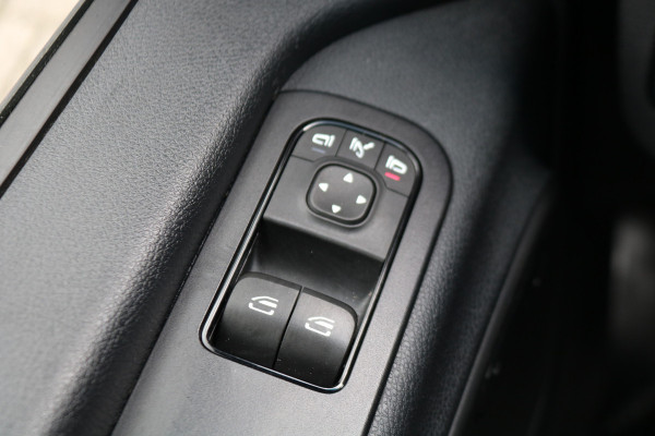 Mercedes-Benz eSprinter L2 H2 55 kWh Airco 270gr Achterdeuren Mercedes-Benz eSprinter L2 H2 55 kWh Airco 270gr Achterdeuren