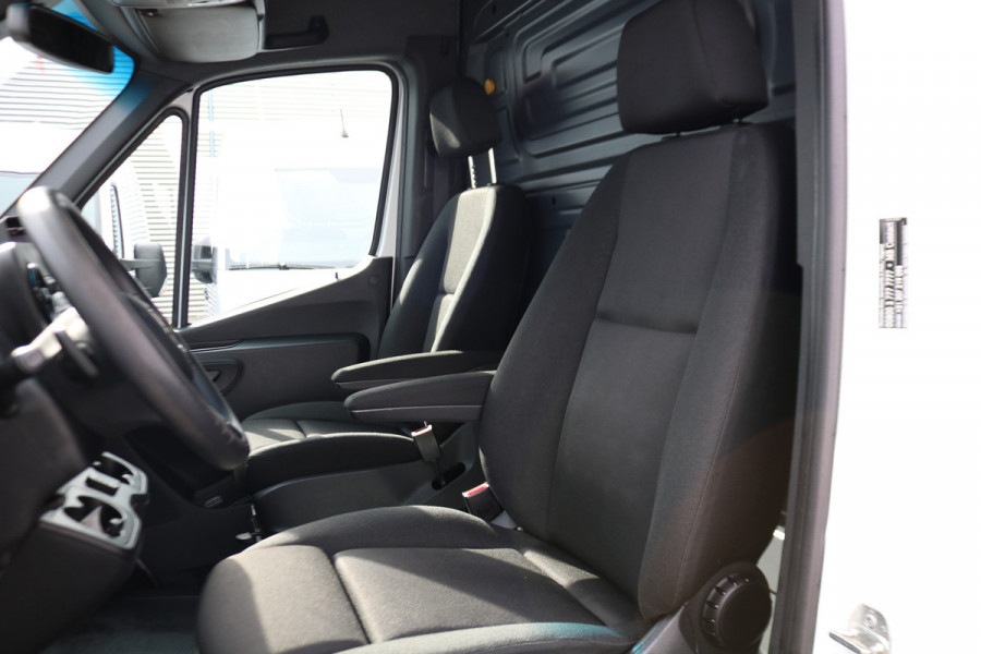 Mercedes-Benz eSprinter L2 H2 55 kWh Airco 270gr Achterdeuren Mercedes-Benz eSprinter L2 H2 55 kWh Airco 270gr Achterdeuren