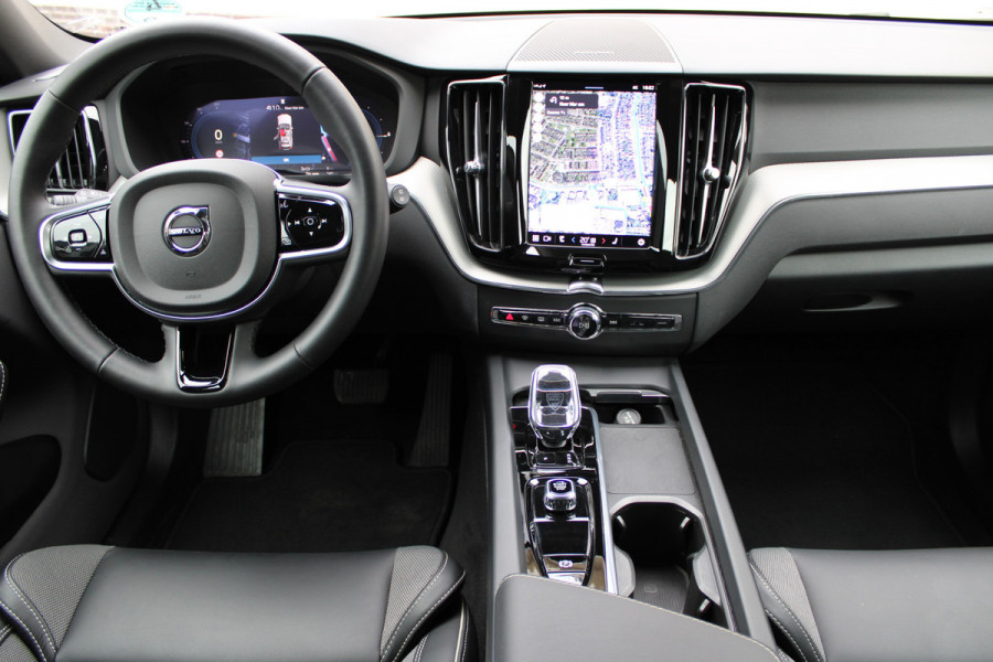 Volvo XC60 2.0 T6 Plug-in hybrid AWD Plus Black Edition | Trekhaak | 360 Camera | H&K | BLIS | Volvo XC60 2.0 T6 Plug-in hybrid AWD Plus Black Edition | Trekhaak | 360 Camera | H&K | BLIS |