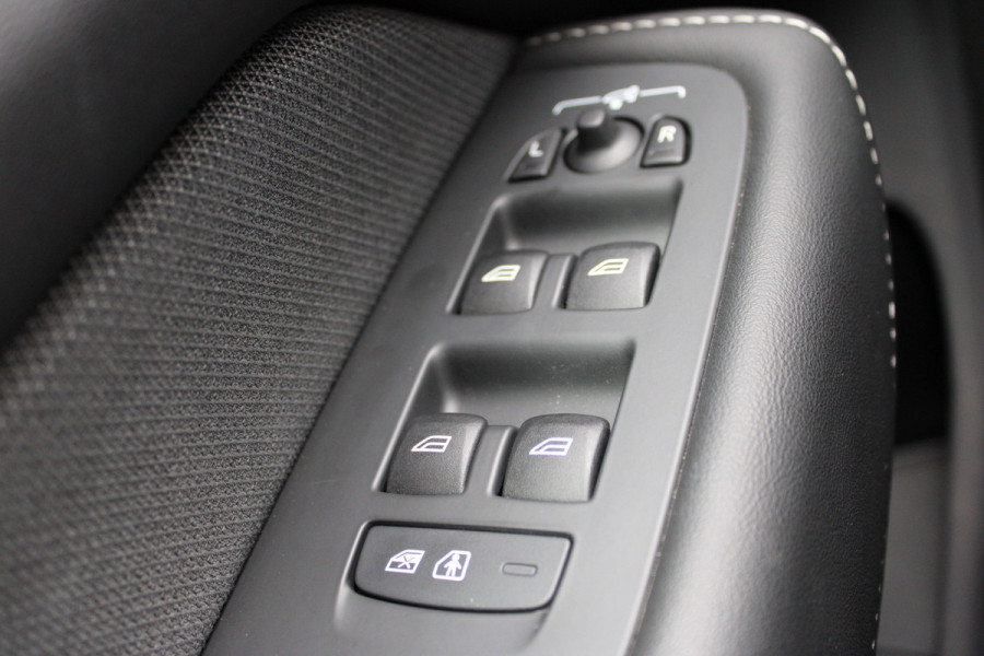 Volvo XC60 2.0 T6 Plug-in hybrid AWD Plus Black Edition | Trekhaak | 360 Camera | H&K | BLIS | Volvo XC60 2.0 T6 Plug-in hybrid AWD Plus Black Edition | Trekhaak | 360 Camera | H&K | BLIS |