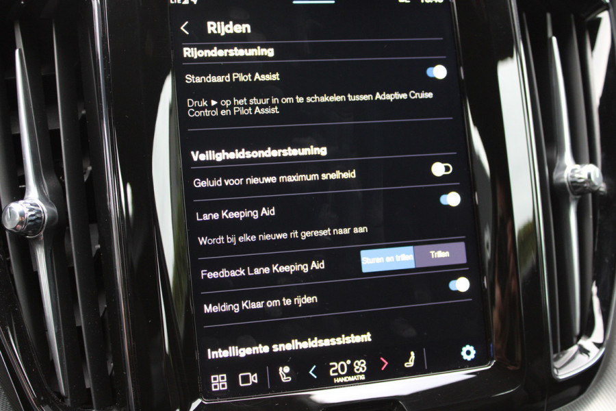 Volvo XC60 2.0 T6 Plug-in hybrid AWD Plus Black Edition | Trekhaak | 360 Camera | H&K | BLIS | Volvo XC60 2.0 T6 Plug-in hybrid AWD Plus Black Edition | Trekhaak | 360 Camera | H&K | BLIS |