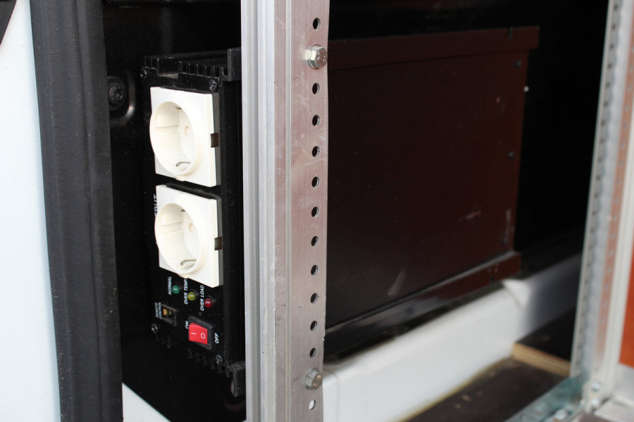 Ford Transit 290 2.0-105pk TDCI L2H2 Ambiente. Compleet ingerichte Ford Transit ! Camera, pdc v+a, airco, ladder achterd., opstaptrede met trekhaak, imperiaal met ladder, omvormer naar 220V, etc etc. Ford Transit 290 2.0-105pk TDCI L2H2 Ambiente. Compleet ingerichte Ford Transit ! Camera, pdc v+a, airco, ladder achterd., opstaptrede met trekhaak, imperiaal met ladder, omvormer naar 220V, etc etc.