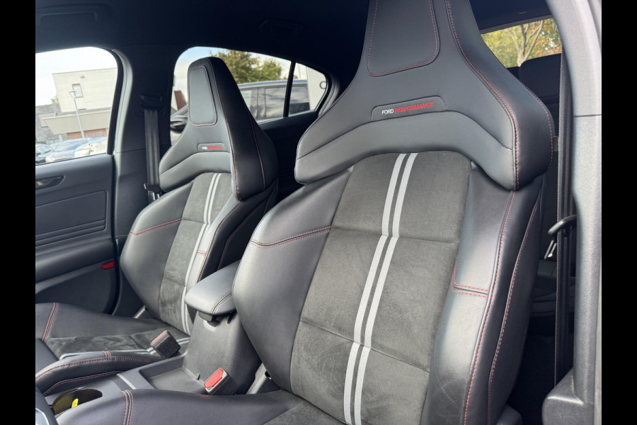 Ford Focus 2.3 EcoBoost ST-3 | 280pk Automaat |  Performance Pack | AGR-stoelen | Winter Pack | Adaptive cruise control | Head up Display | Camera