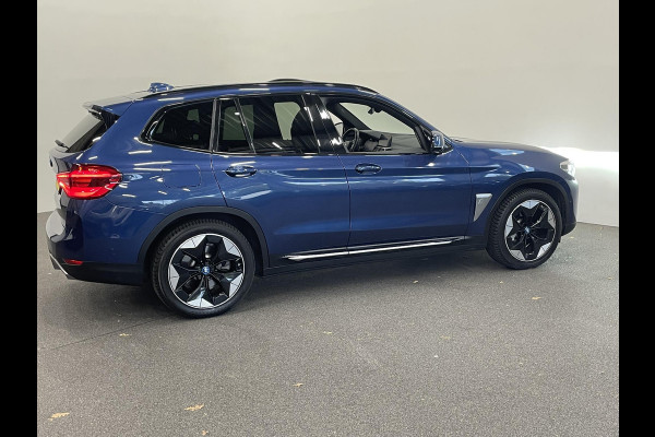BMW iX3 High Executive 80 kWh EV Leder Navi Carplay/Androidauto Sensoren voor en achter 360 Camera Full Led Pano Dak Head-Up display Harman Kardon Adaptieve Cruise Control