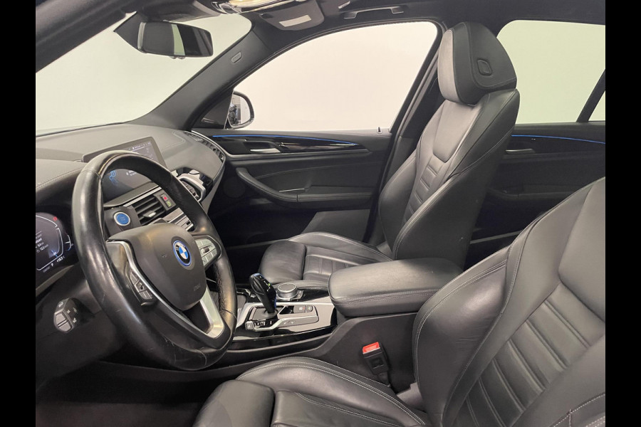 BMW iX3 High Executive 80 kWh EV Leder Navi Carplay/Androidauto Sensoren voor en achter 360 Camera Full Led Pano Dak Head-Up display Harman Kardon Adaptieve Cruise Control