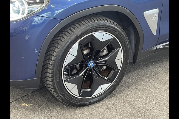 BMW iX3 High Executive 80 kWh EV Leder Navi Carplay/Androidauto Sensoren voor en achter 360 Camera Full Led Pano Dak Head-Up display Harman Kardon Adaptieve Cruise Control