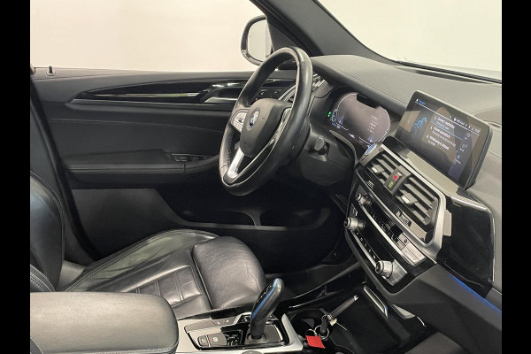 BMW iX3 High Executive 80 kWh EV Leder Navi Carplay/Androidauto Sensoren voor en achter 360 Camera Full Led Pano Dak Head-Up display Harman Kardon Adaptieve Cruise Control