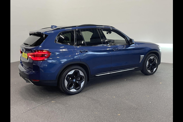 BMW iX3 High Executive 80 kWh EV Leder Navi Carplay/Androidauto Sensoren voor en achter 360 Camera Full Led Pano Dak Head-Up display Harman Kardon Adaptieve Cruise Control