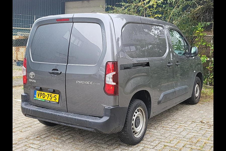 Toyota PROACE CITY 1.5 D-4D Cool Toyota PROACE CITY 1.5 D-4D Cool