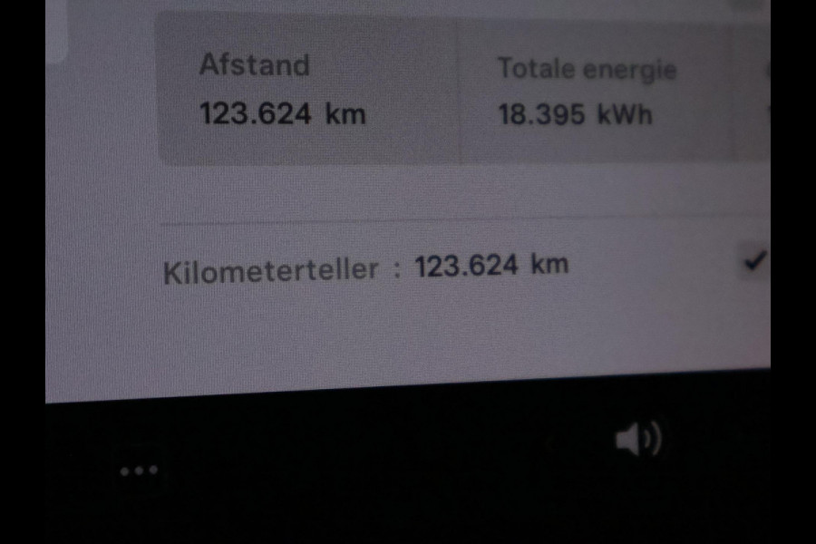 Tesla Model 3 BLACKLINE BI-TONE PANO STD ACCUTEST 86% RWD 60 kWH LEDER.NAVI.CAMERA.AUTOPILOT, STOELVERWARMING EN NOG VEEL MEER! Tesla Model 3 BLACKLINE BI-TONE PANO STD ACCUTEST 86% RWD 60 kWH LEDER.NAVI.CAMERA.AUTOPILOT, STOELVERWARMING EN NOG VEEL MEER!