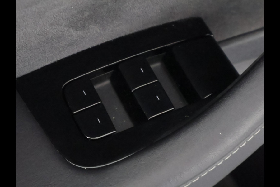 Tesla Model 3 BLACKLINE BI-TONE PANO STD ACCUTEST 86% RWD 60 kWH LEDER.NAVI.CAMERA.AUTOPILOT, STOELVERWARMING EN NOG VEEL MEER! Tesla Model 3 BLACKLINE BI-TONE PANO STD ACCUTEST 86% RWD 60 kWH LEDER.NAVI.CAMERA.AUTOPILOT, STOELVERWARMING EN NOG VEEL MEER!