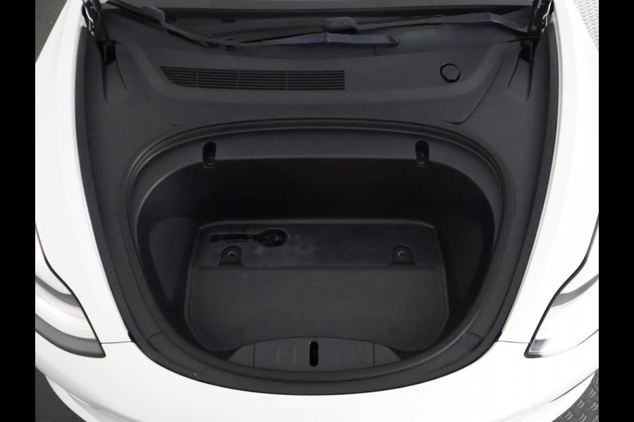 Tesla Model 3 BLACKLINE BI-TONE PANO STD ACCUTEST 86% RWD 60 kWH LEDER.NAVI.CAMERA.AUTOPILOT, STOELVERWARMING EN NOG VEEL MEER! Tesla Model 3 BLACKLINE BI-TONE PANO STD ACCUTEST 86% RWD 60 kWH LEDER.NAVI.CAMERA.AUTOPILOT, STOELVERWARMING EN NOG VEEL MEER!