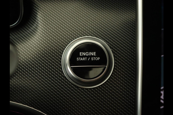 Mercedes-Benz C-Klasse 300e AMG Night | Panoramadak | Trekhaak | Sfeerverlichting | Massage | Adaptive cruise | Stoelverwarming | 360 Camera | Leder | Memory | Carplay | PHEV | Plug In Mercedes-Benz C-Klasse 300e AMG Night | Panoramadak | Trekhaak | Sfeerverlichting | Massage | Adaptive cruise | Stoelverwarming | 360 Camera | Leder | Memory | Carplay | PHEV | Plug In