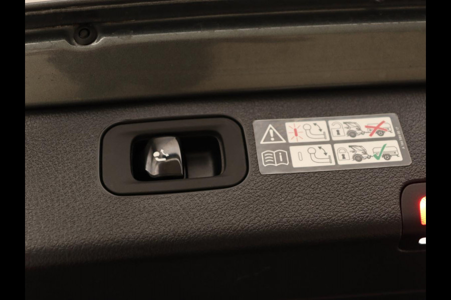 Mercedes-Benz C-Klasse 300e AMG Night | Panoramadak | Trekhaak | Sfeerverlichting | Massage | Adaptive cruise | Stoelverwarming | 360 Camera | Leder | Memory | Carplay | PHEV | Plug In Mercedes-Benz C-Klasse 300e AMG Night | Panoramadak | Trekhaak | Sfeerverlichting | Massage | Adaptive cruise | Stoelverwarming | 360 Camera | Leder | Memory | Carplay | PHEV | Plug In