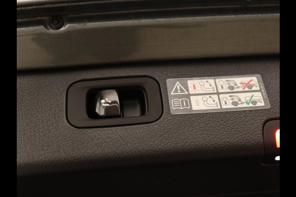 Mercedes-Benz C-Klasse 300e AMG Night | Panoramadak | Trekhaak | Sfeerverlichting | Massage | Adaptive cruise | Stoelverwarming | 360 Camera | Leder | Memory | Carplay | PHEV | Plug In Mercedes-Benz C-Klasse 300e AMG Night | Panoramadak | Trekhaak | Sfeerverlichting | Massage | Adaptive cruise | Stoelverwarming | 360 Camera | Leder | Memory | Carplay | PHEV | Plug In