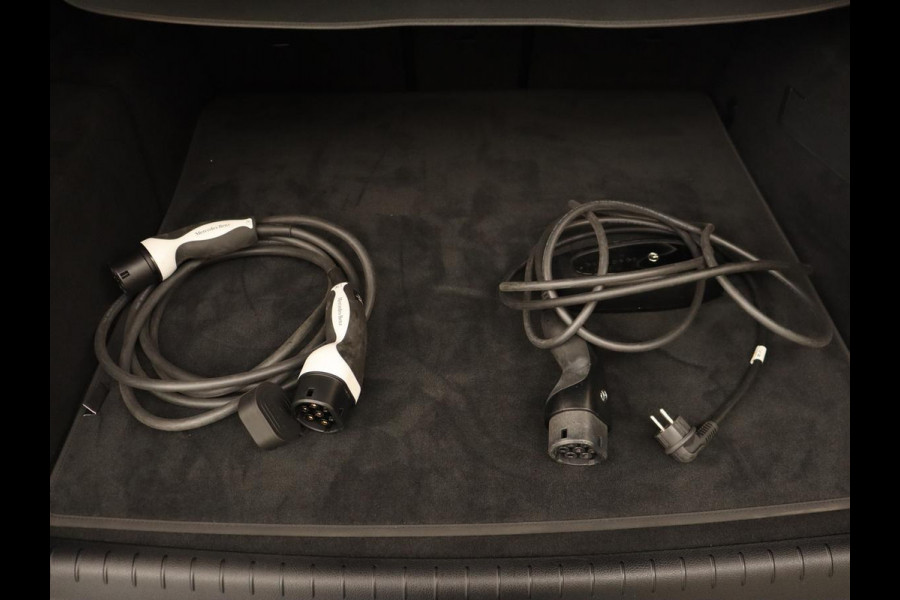 Mercedes-Benz C-Klasse 300e AMG Night | Panoramadak | Trekhaak | Sfeerverlichting | Massage | Adaptive cruise | Stoelverwarming | 360 Camera | Leder | Memory | Carplay | PHEV | Plug In Mercedes-Benz C-Klasse 300e AMG Night | Panoramadak | Trekhaak | Sfeerverlichting | Massage | Adaptive cruise | Stoelverwarming | 360 Camera | Leder | Memory | Carplay | PHEV | Plug In
