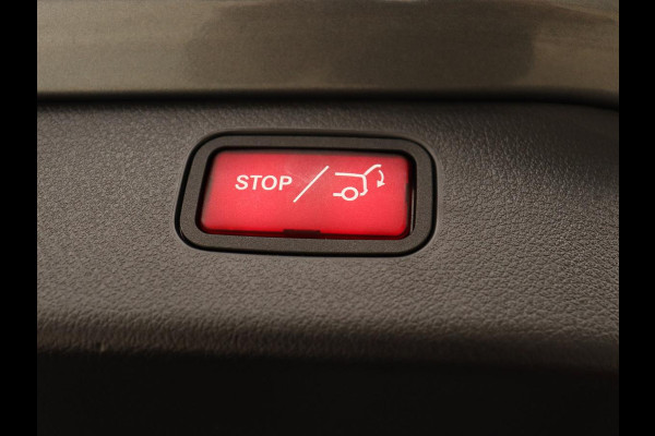 Mercedes-Benz C-Klasse 300e AMG Night | Panoramadak | Trekhaak | Sfeerverlichting | Massage | Adaptive cruise | Stoelverwarming | 360 Camera | Leder | Memory | Carplay | PHEV | Plug In Mercedes-Benz C-Klasse 300e AMG Night | Panoramadak | Trekhaak | Sfeerverlichting | Massage | Adaptive cruise | Stoelverwarming | 360 Camera | Leder | Memory | Carplay | PHEV | Plug In