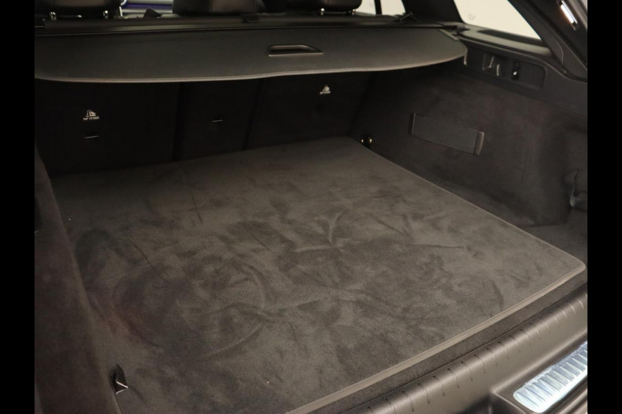 Mercedes-Benz C-Klasse 300e AMG Night | Panoramadak | Trekhaak | Sfeerverlichting | Massage | Adaptive cruise | Stoelverwarming | 360 Camera | Leder | Memory | Carplay | PHEV | Plug In Mercedes-Benz C-Klasse 300e AMG Night | Panoramadak | Trekhaak | Sfeerverlichting | Massage | Adaptive cruise | Stoelverwarming | 360 Camera | Leder | Memory | Carplay | PHEV | Plug In