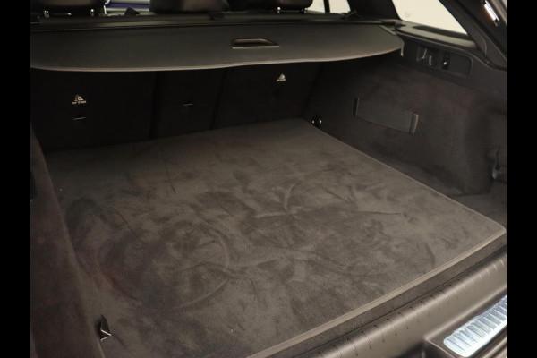 Mercedes-Benz C-Klasse 300e AMG Night | Panoramadak | Trekhaak | Sfeerverlichting | Massage | Adaptive cruise | Stoelverwarming | 360 Camera | Leder | Memory | Carplay | PHEV | Plug In Mercedes-Benz C-Klasse 300e AMG Night | Panoramadak | Trekhaak | Sfeerverlichting | Massage | Adaptive cruise | Stoelverwarming | 360 Camera | Leder | Memory | Carplay | PHEV | Plug In