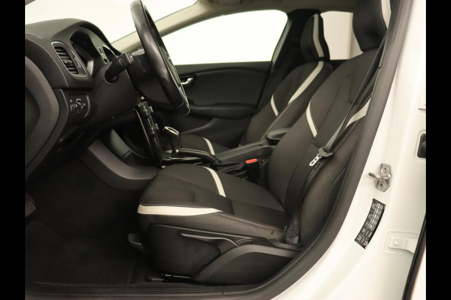 Volvo V40 1.5 T3 Dyn. Ed. | Full LED | Glazen dak | Automaat | Navigatie | Stoelverwarming | Harman/Kardon | Trekhaak