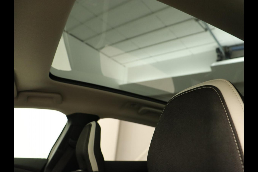 Volvo V40 1.5 T3 Dyn. Ed. | Full LED | Glazen dak | Automaat | Navigatie | Stoelverwarming | Harman/Kardon | Trekhaak