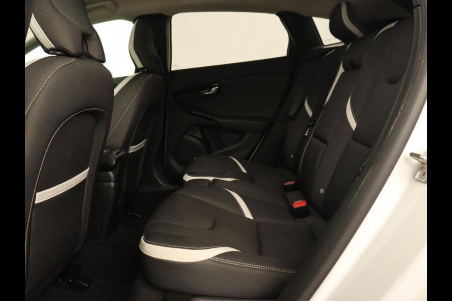 Volvo V40 1.5 T3 Dyn. Ed. | Full LED | Glazen dak | Automaat | Navigatie | Stoelverwarming | Harman/Kardon | Trekhaak