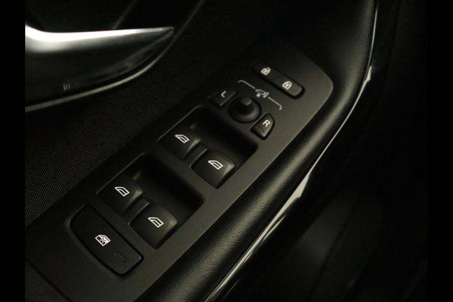 Volvo V40 1.5 T3 Dyn. Ed. | Full LED | Glazen dak | Automaat | Navigatie | Stoelverwarming | Harman/Kardon | Trekhaak