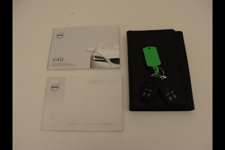 Volvo V40 1.5 T3 Dyn. Ed. | Full LED | Glazen dak | Automaat | Navigatie | Stoelverwarming | Harman/Kardon | Trekhaak