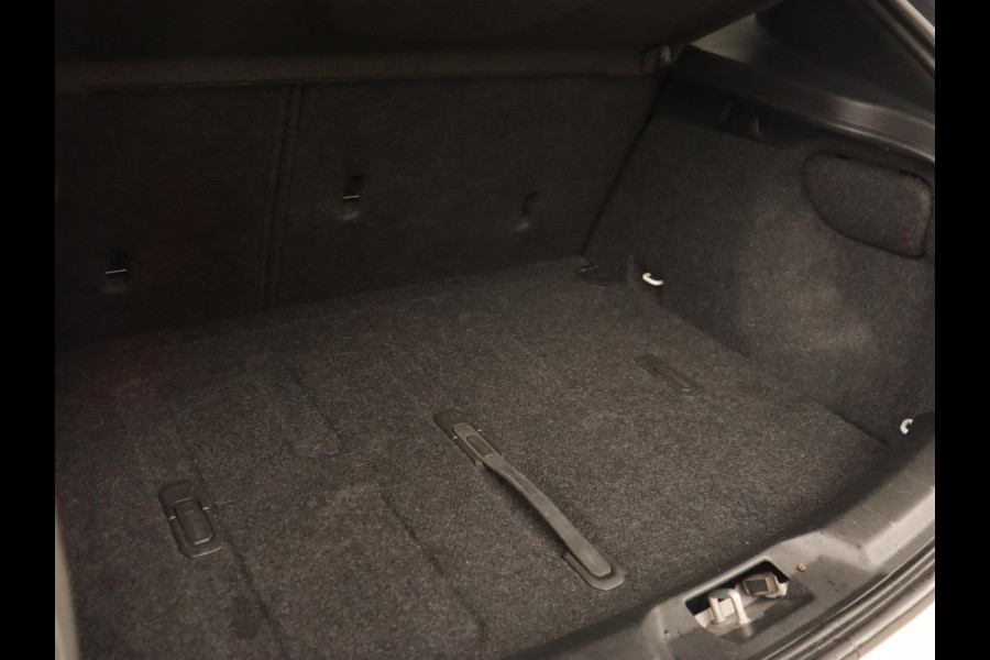 Volvo V40 1.5 T3 Dyn. Ed. | Full LED | Glazen dak | Automaat | Navigatie | Stoelverwarming | Harman/Kardon | Trekhaak