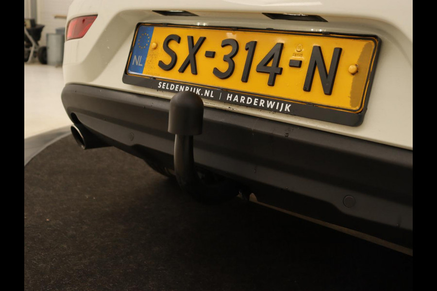 Volvo V40 1.5 T3 Dyn. Ed. | Full LED | Glazen dak | Automaat | Navigatie | Stoelverwarming | Harman/Kardon | Trekhaak