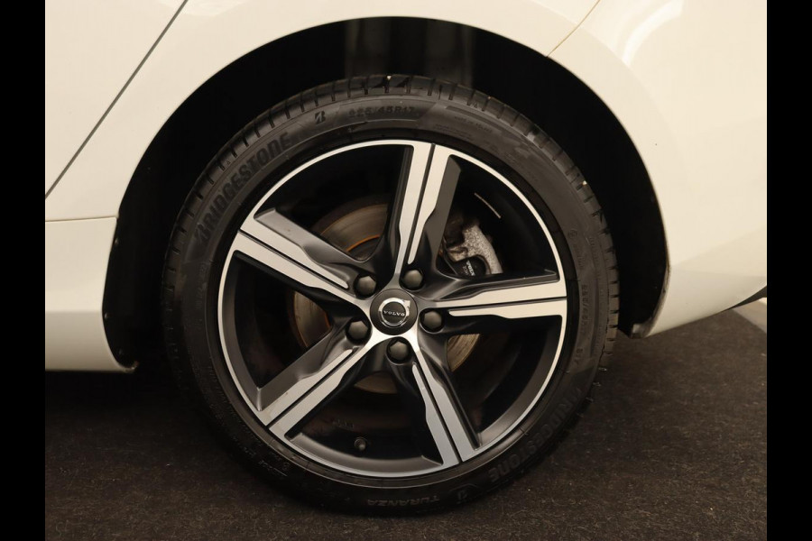 Volvo V40 1.5 T3 Dyn. Ed. | Full LED | Glazen dak | Automaat | Navigatie | Stoelverwarming | Harman/Kardon | Trekhaak