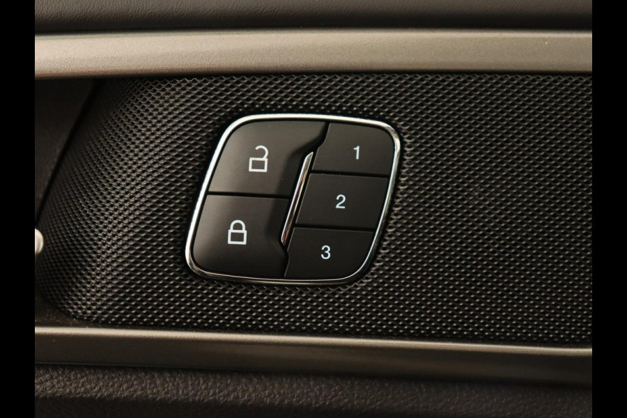 Ford Mondeo 2.0 IVCT HEV Vignale | Leder | Stoelverwarming | LED | LMV 18 inch | Navigatie | Carplay | Elektrische stoelen | Camera
