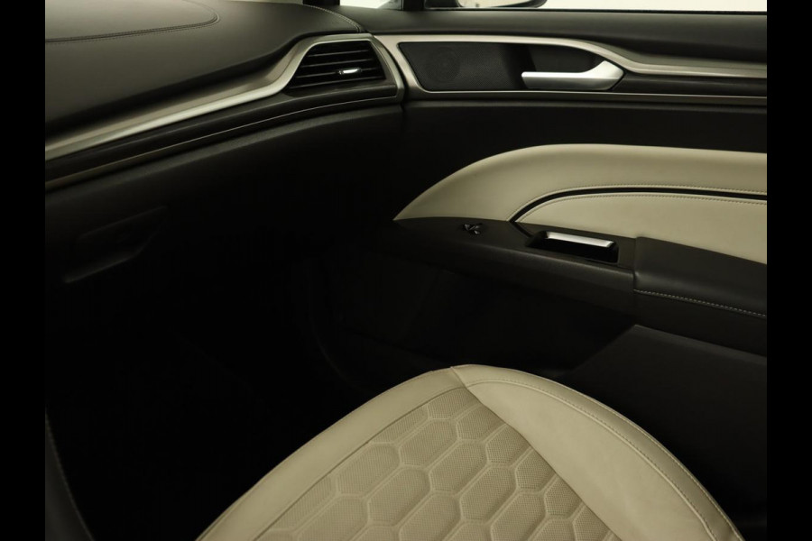 Ford Mondeo 2.0 IVCT HEV Vignale | Leder | Stoelverwarming | LED | LMV 18 inch | Navigatie | Carplay | Elektrische stoelen | Camera