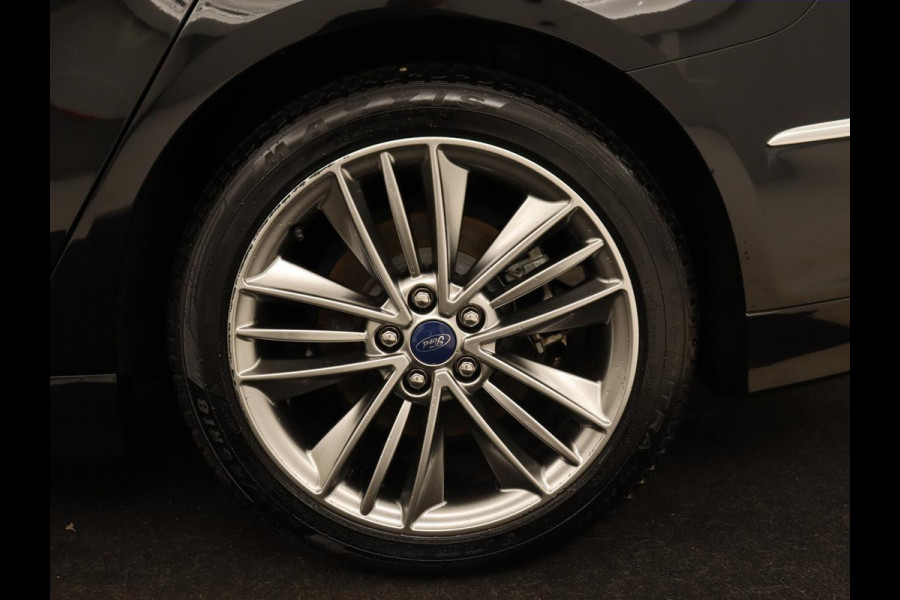 Ford Mondeo 2.0 IVCT HEV Vignale | Leder | Stoelverwarming | LED | LMV 18 inch | Navigatie | Carplay | Elektrische stoelen | Camera