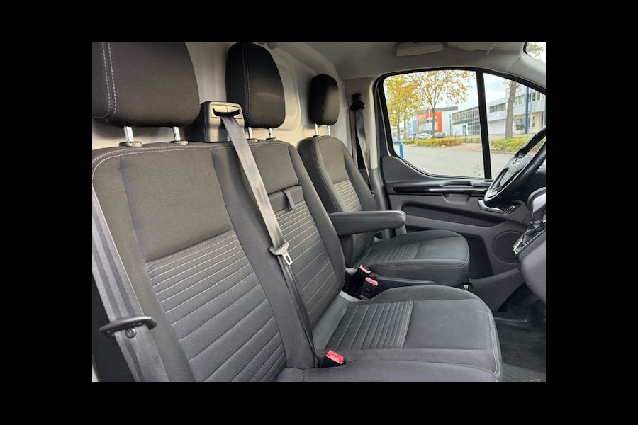 Ford Transit Custom 300 2.0 TDCI 130pk L2 H1 Limited Automaat 3persoons Airco/ECC,Navigatie,Camera 1e Eigenaar