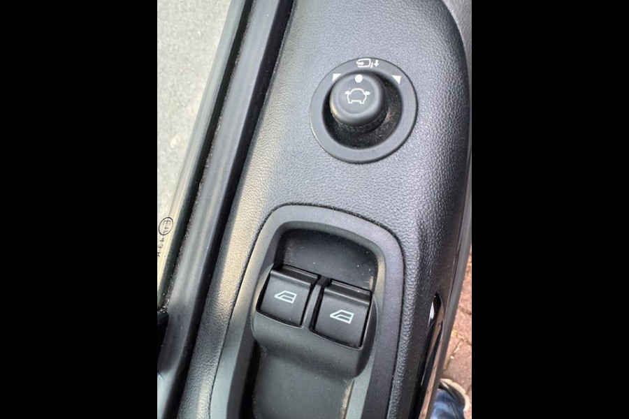 Ford Transit Custom 300 2.0 TDCI 130pk L2 H1 Limited Automaat 3persoons Airco/ECC,Navigatie,Camera 1e Eigenaar