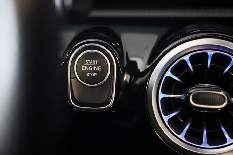 Mercedes-Benz CLA-Klasse Shooting Brake 250 e AMG 45 Look / Memory / Elek Stoelen / Acc / Head Up / 360 Camera / Pano / 20 Inch