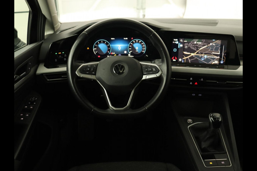 Volkswagen Golf 1.5 TSI Life Bns | Panoramadak | Adaptive Cruise | Stoelverwarming | Camera | Navigatie | Carplay | Sfeerverlichting