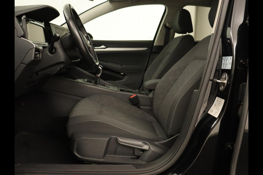 Volkswagen Golf 1.5 TSI Life Bns | Panoramadak | Adaptive Cruise | Stoelverwarming | Camera | Navigatie | Carplay | Sfeerverlichting