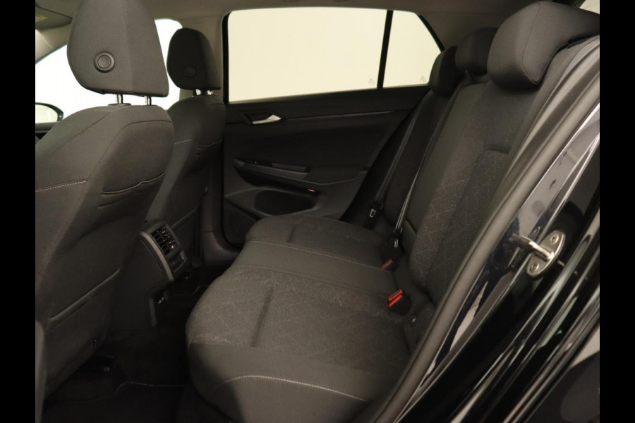 Volkswagen Golf 1.5 TSI Life Bns | Panoramadak | Adaptive Cruise | Stoelverwarming | Camera | Navigatie | Carplay | Sfeerverlichting