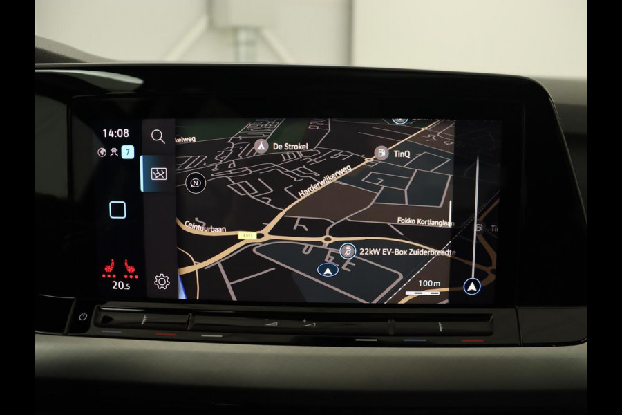 Volkswagen Golf 1.5 TSI Life Bns | Panoramadak | Adaptive Cruise | Stoelverwarming | Camera | Navigatie | Carplay | Sfeerverlichting
