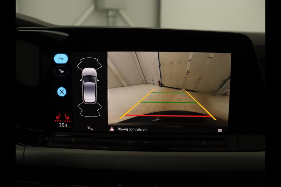 Volkswagen Golf 1.5 TSI Life Bns | Panoramadak | Adaptive Cruise | Stoelverwarming | Camera | Navigatie | Carplay | Sfeerverlichting