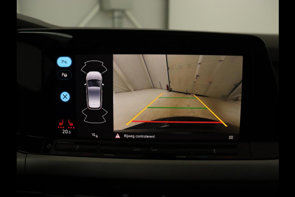 Volkswagen Golf 1.5 TSI Life Bns | Panoramadak | Adaptive Cruise | Stoelverwarming | Camera | Navigatie | Carplay | Sfeerverlichting