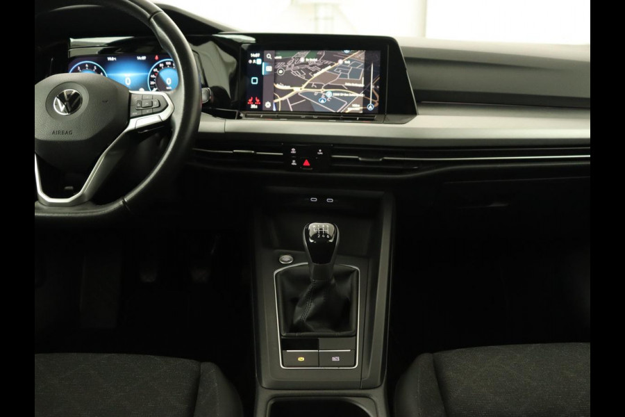 Volkswagen Golf 1.5 TSI Life Bns | Panoramadak | Adaptive Cruise | Stoelverwarming | Camera | Navigatie | Carplay | Sfeerverlichting