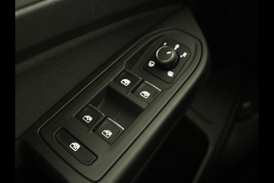 Volkswagen Golf 1.5 TSI Life Bns | Panoramadak | Adaptive Cruise | Stoelverwarming | Camera | Navigatie | Carplay | Sfeerverlichting
