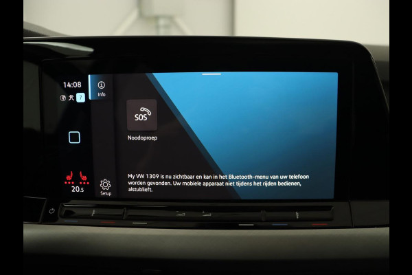 Volkswagen Golf 1.5 TSI Life Bns | Panoramadak | Adaptive Cruise | Stoelverwarming | Camera | Navigatie | Carplay | Sfeerverlichting