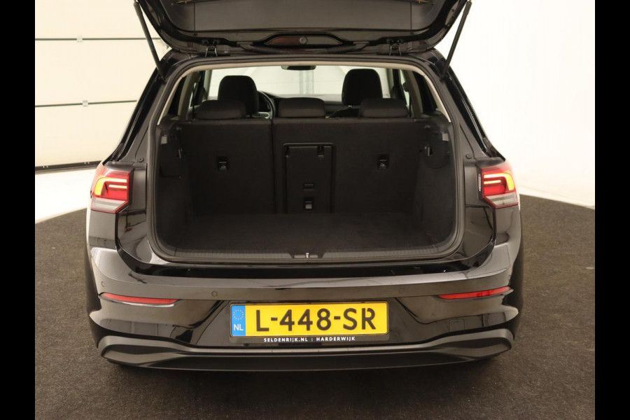 Volkswagen Golf 1.5 TSI Life Bns | Panoramadak | Adaptive Cruise | Stoelverwarming | Camera | Navigatie | Carplay | Sfeerverlichting