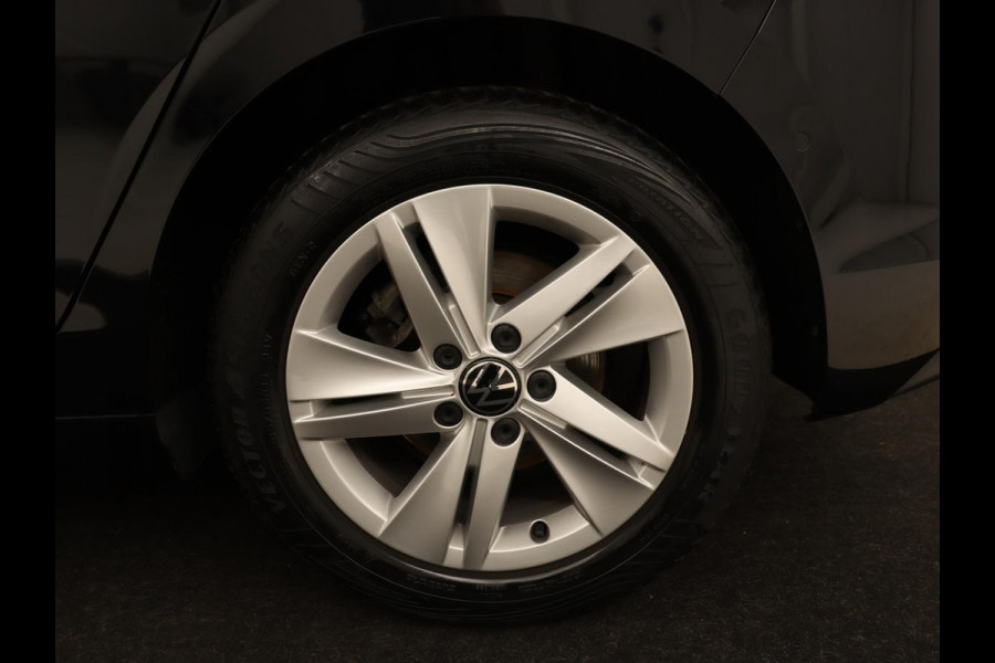Volkswagen Golf 1.5 TSI Life Bns | Panoramadak | Adaptive Cruise | Stoelverwarming | Camera | Navigatie | Carplay | Sfeerverlichting